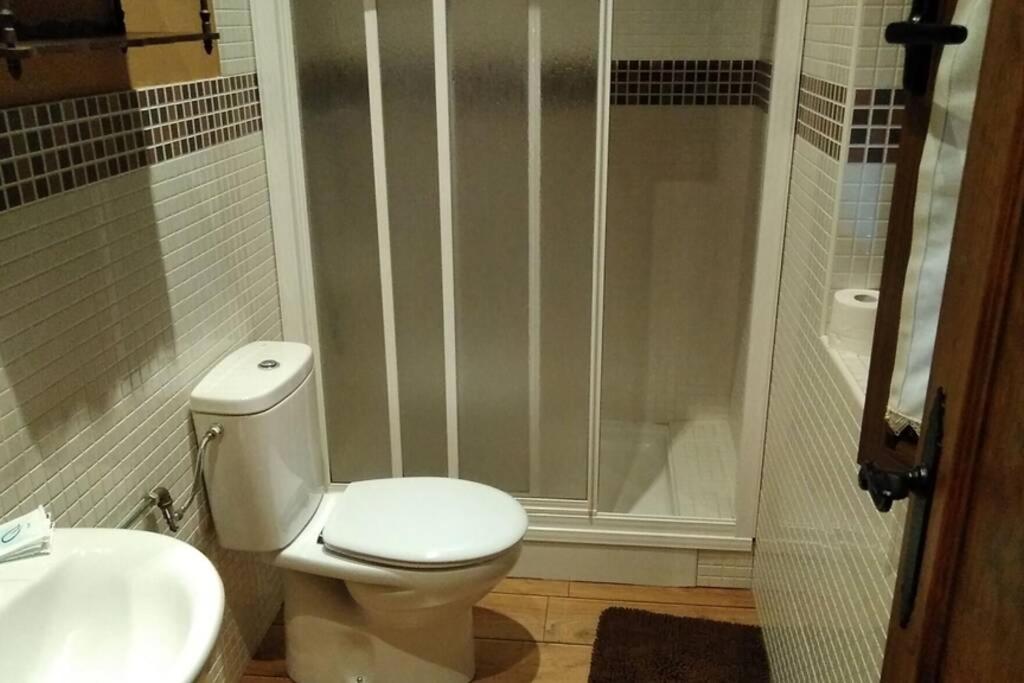 Hostal C R ALTOBIERZO, 9 h y 9 baños Pobladura de las Regueras Exterior foto
